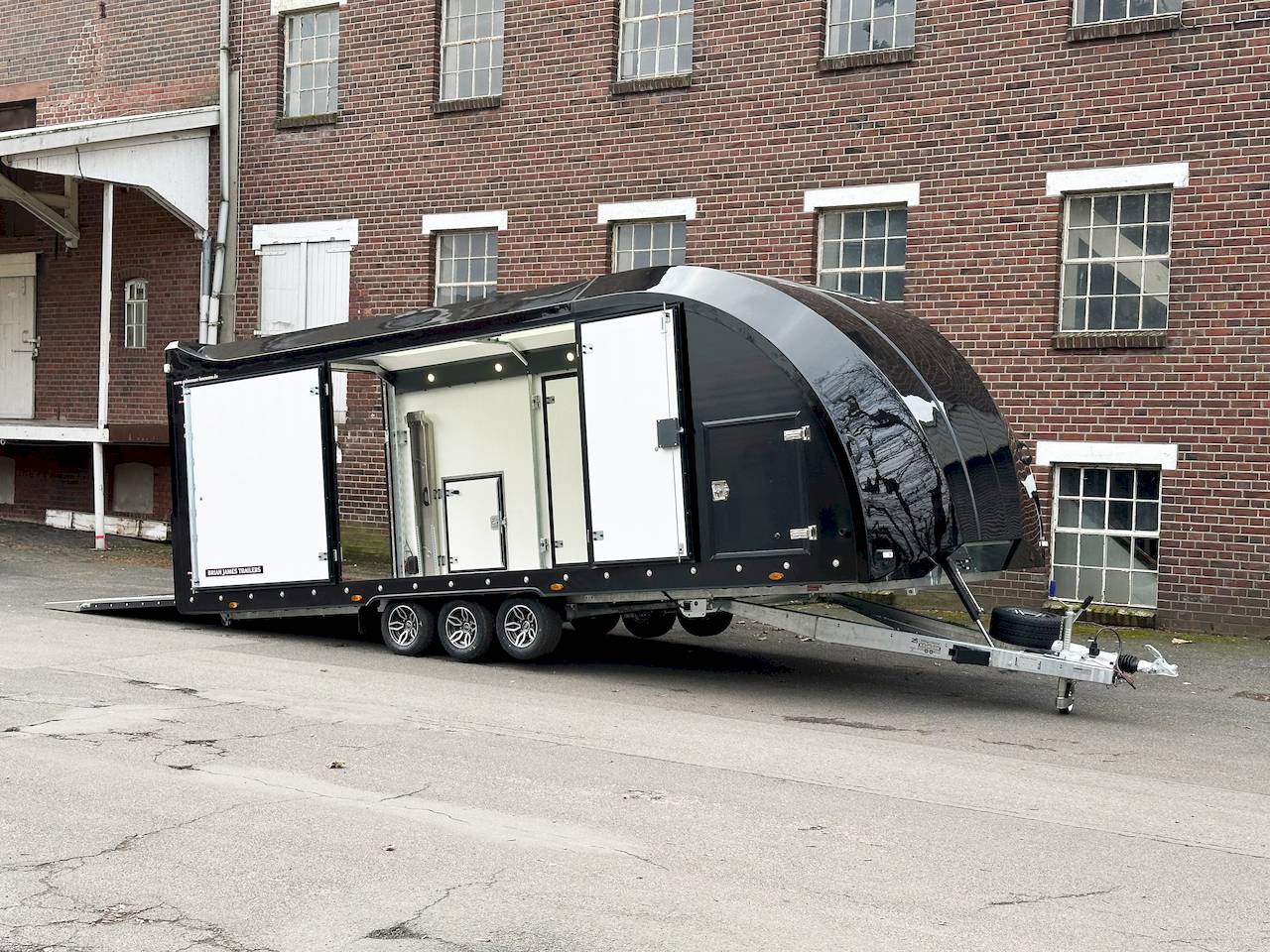 GESCHLOSSENER AUTOTRANSPORTER TRAILER - XXL - MIETEN