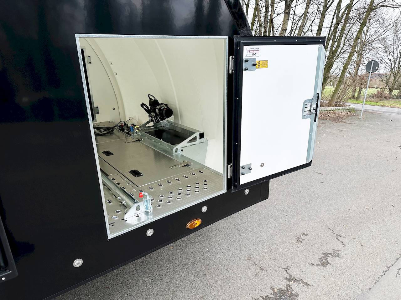 GESCHLOSSENER AUTOTRANSPORTER TRAILER - XXL - MIETEN
