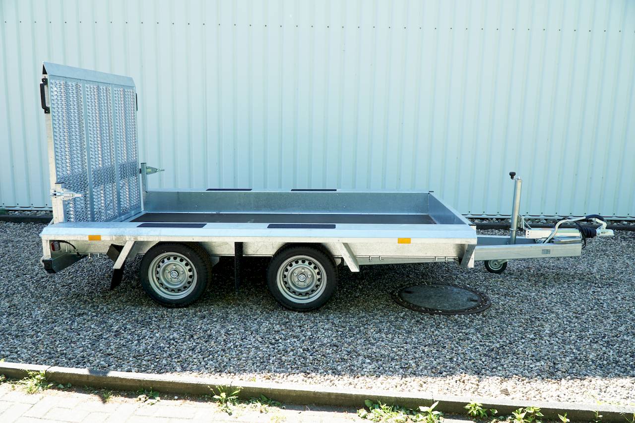 BAUMASCHINENANHÄNGER - M - MIETEN