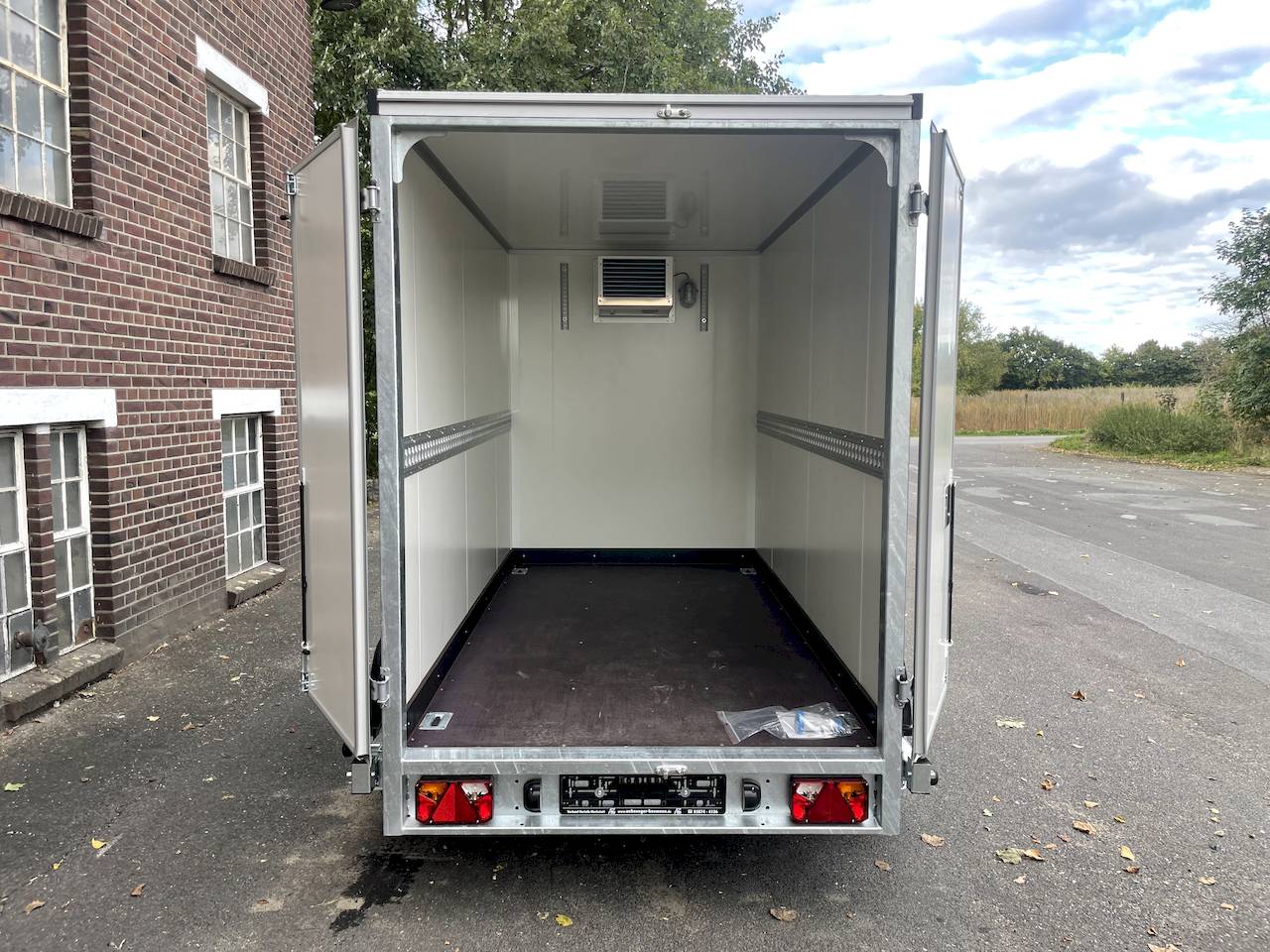 KÜHLANHÄNGER KÜHLKOFFER - M - MIETEN