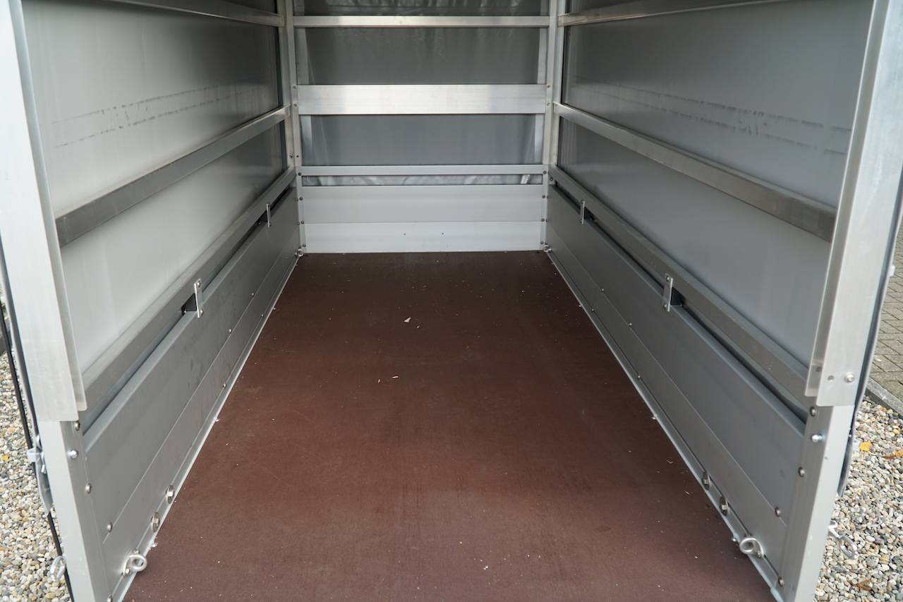GESCHLOSSENER PLANENANHÄNGER - S - MIETEN