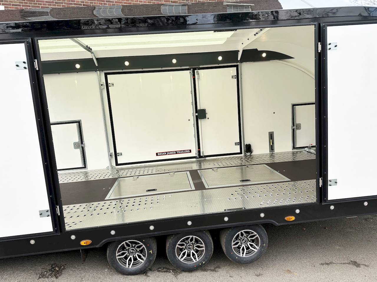 GESCHLOSSENER AUTOTRANSPORTER TRAILER - XXL - MIETEN
