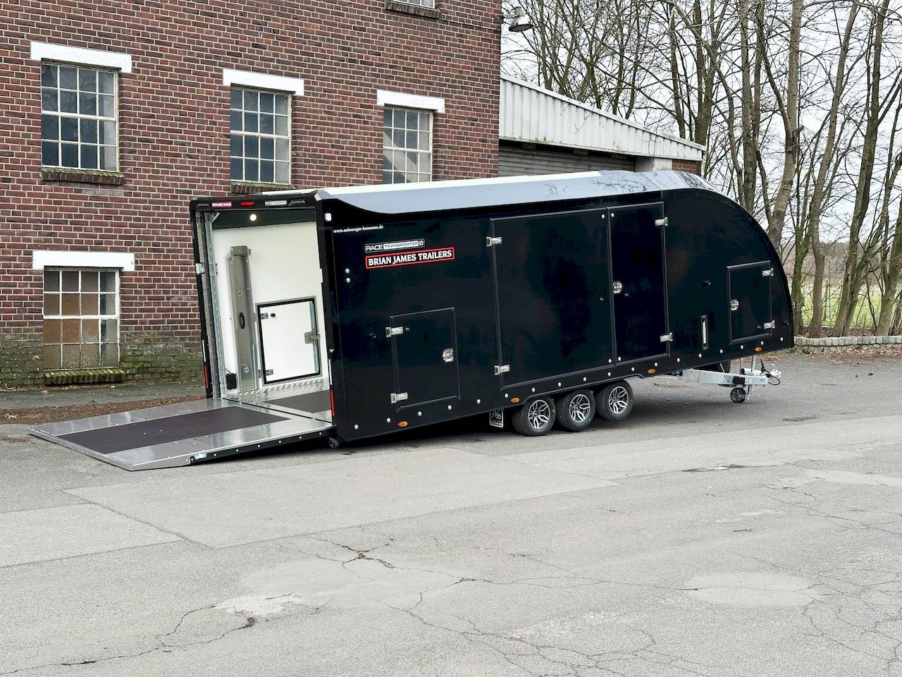 GESCHLOSSENER AUTOTRANSPORTER TRAILER - XXL - MIETEN