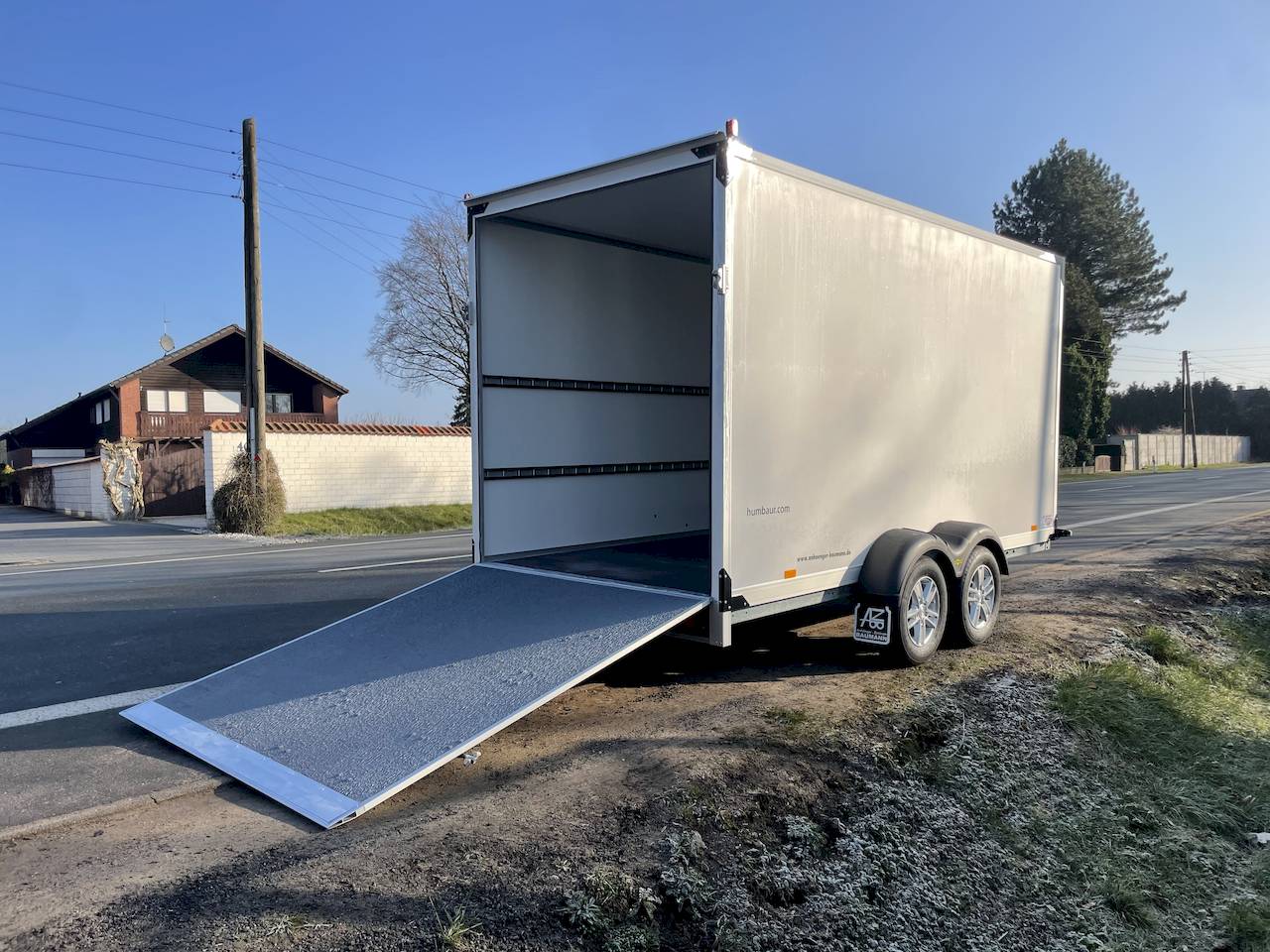 GESCHLOSSENER KOFFERANHÄNGER - XL +RAMPE - MIETEN