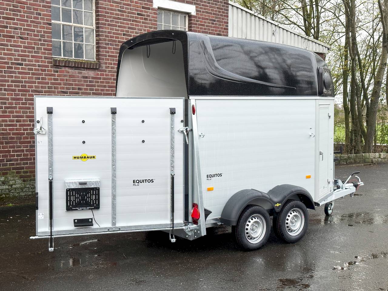 HUMBAUR EQUITOS ALU 2400 | BLACK