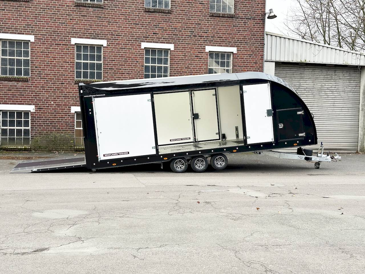 GESCHLOSSENER AUTOTRANSPORTER TRAILER - XXL - MIETEN