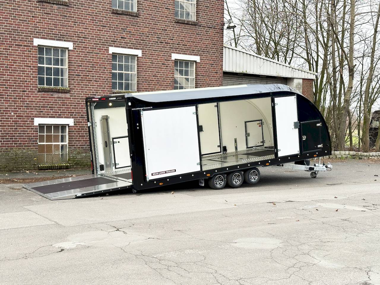 GESCHLOSSENER AUTOTRANSPORTER TRAILER - XXL - MIETEN