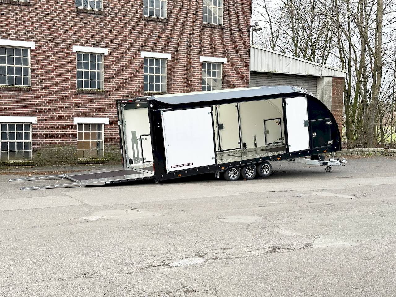 GESCHLOSSENER AUTOTRANSPORTER TRAILER - XXL - MIETEN